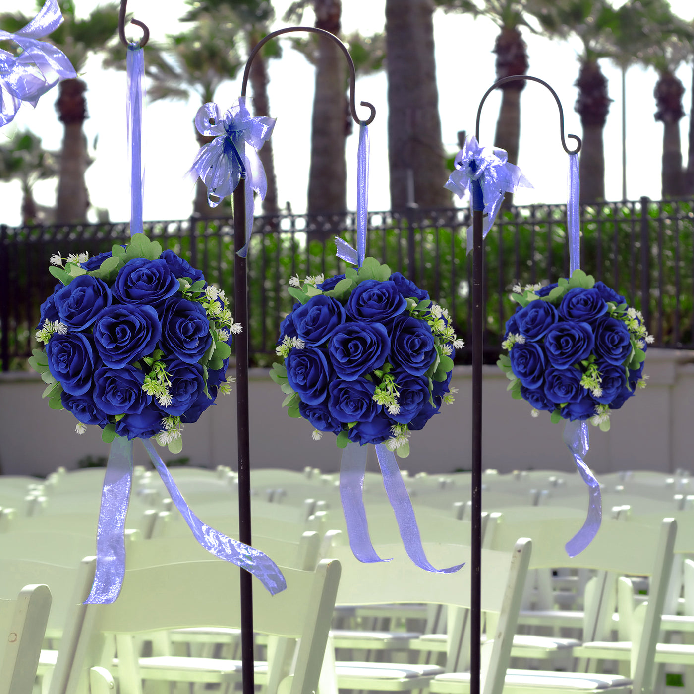 boule de rose artificielle bleue suspendue
